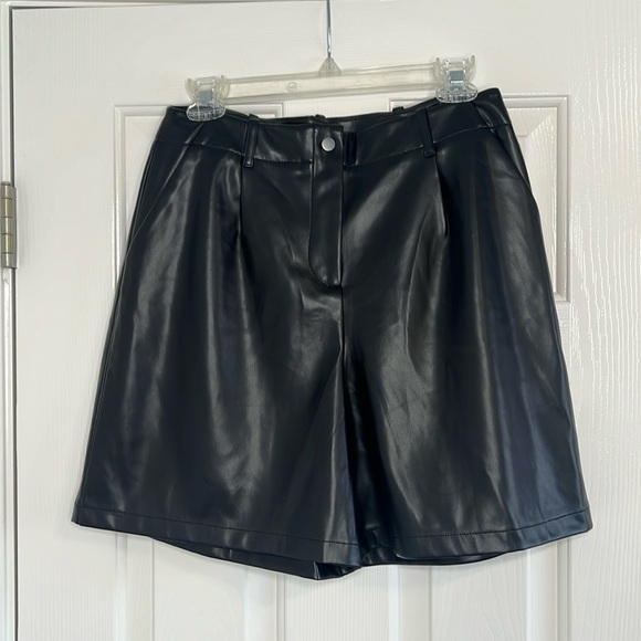 NWT Ming Wang High Waist Faux Leather Shorts black size small - Picture 2 of 10
